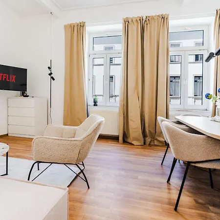 3 Bedroom - Zentral - Geraeumig - Parkhaus - Wifi - Kaffee - Netflix Lejlighed *