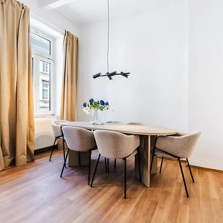 3 Bedroom - Zentral - Geraeumig - Parkhaus - Wifi - Kaffee - Netflix Lejlighed