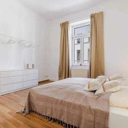 3 Bedroom - Zentral - Geraeumig - Parkhaus - Wifi - Kaffee - Netflix