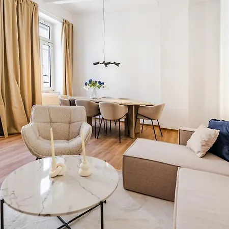 3 Bedroom - Zentral - Geraeumig - Parkhaus - Wifi - Kaffee - Netflix Lejlighed