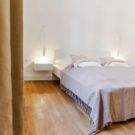 Apartament 3 Bedroom - Zentral - Geraeumig - Parkhaus - Wifi - Kaffee - Netflix Wiesbaden