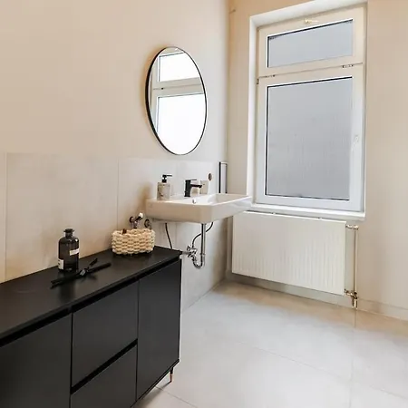 3 Bedroom - Zentral - Geraeumig - Parkhaus - Wifi - Kaffee - Netflix *