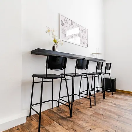 3 Bedroom - Zentral - Geraeumig - Parkhaus - Wifi - Kaffee - Netflix Wiesbaden