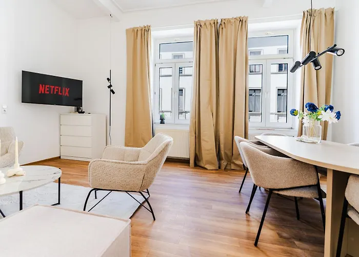 3 Bedroom - Zentral - Geraeumig - Parkhaus - Wifi - Kaffee - Netflix Apartament *