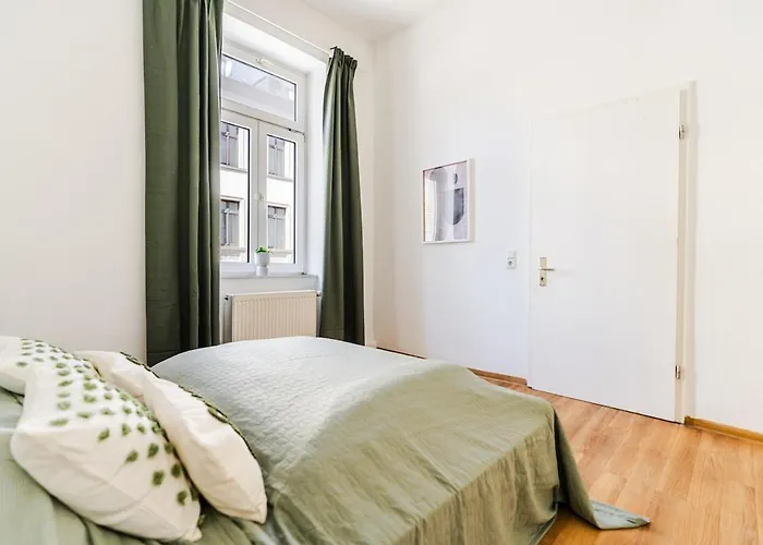 3 Bedroom - Zentral - Geraeumig - Parkhaus - Wifi - Kaffee - Netflix Apartament Wiesbaden