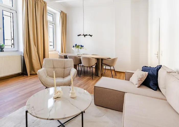3 Bedroom - Zentral - Geraeumig - Parkhaus - Wifi - Kaffee - Netflix Apartament