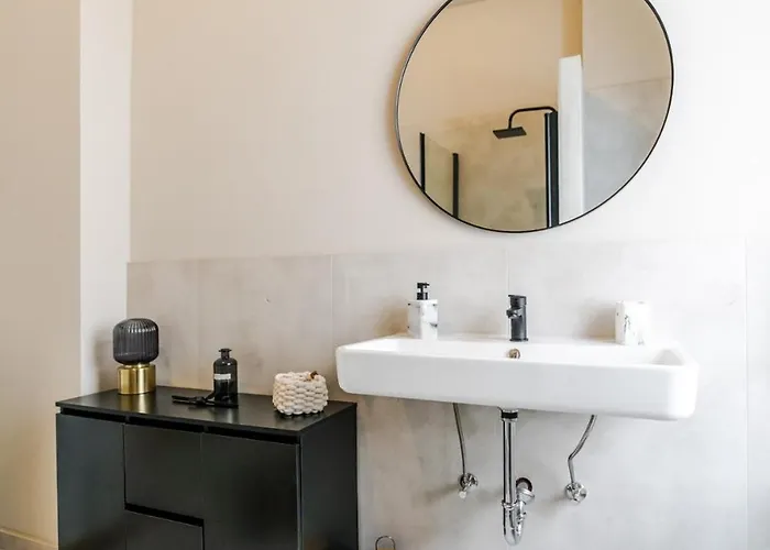 Apartament 3 Bedroom - Zentral - Geraeumig - Parkhaus - Wifi - Kaffee - Netflix *