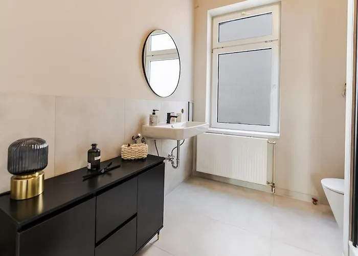 3 Bedroom - Zentral - Geraeumig - Parkhaus - Wifi - Kaffee - Netflix *