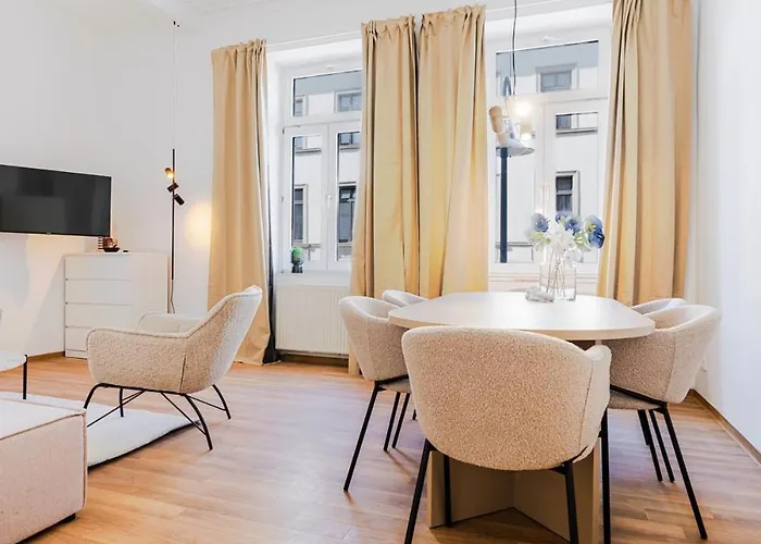 Apartament 3 Bedroom - Zentral - Geraeumig - Parkhaus - Wifi - Kaffee - Netflix *