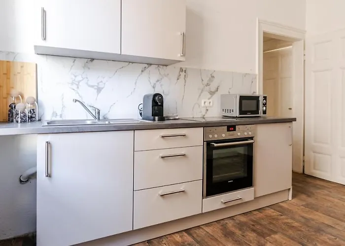 Apartament 3 Bedroom - Zentral - Geraeumig - Parkhaus - Wifi - Kaffee - Netflix