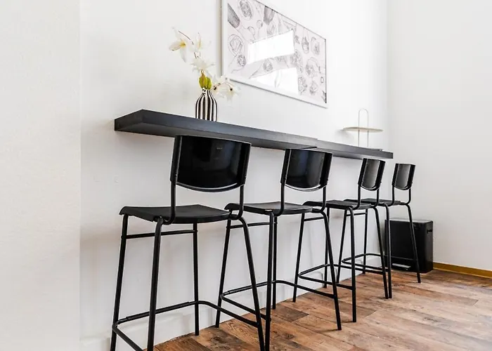 3 Bedroom - Zentral - Geraeumig - Parkhaus - Wifi - Kaffee - Netflix Wiesbaden